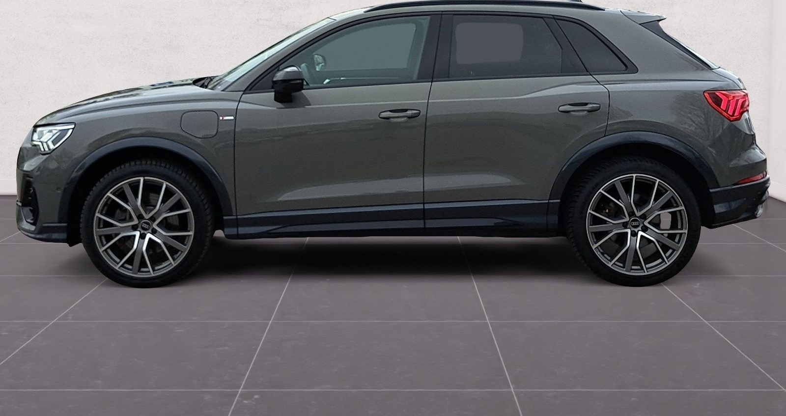 Audi Q3 S line 45 TFSIe S tronic edition one PANO AHK foto 8
