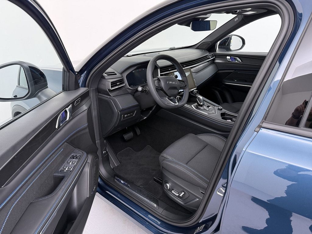 Lynk&Co 01 1.5 TD PHEV KAMERA NAVI W-LAN ACC LED PANO foto 16