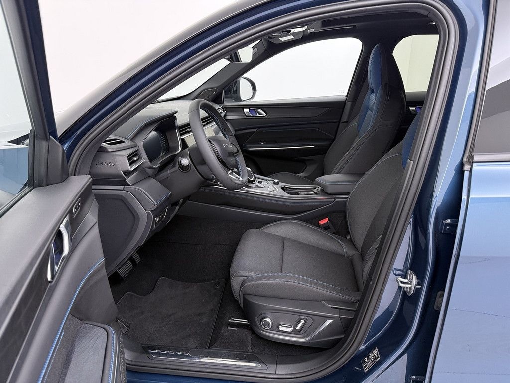 Lynk&Co 01 1.5 TD PHEV KAMERA NAVI W-LAN ACC LED PANO foto 17