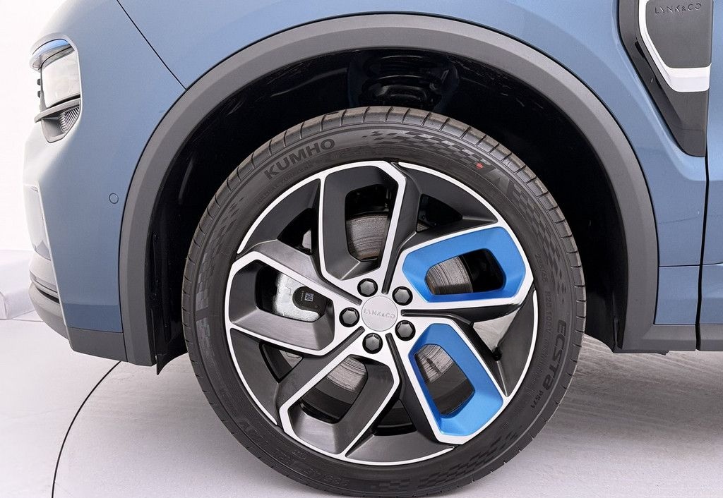 Lynk&Co 01 1.5 TD PHEV KAMERA NAVI W-LAN ACC LED PANO foto 9