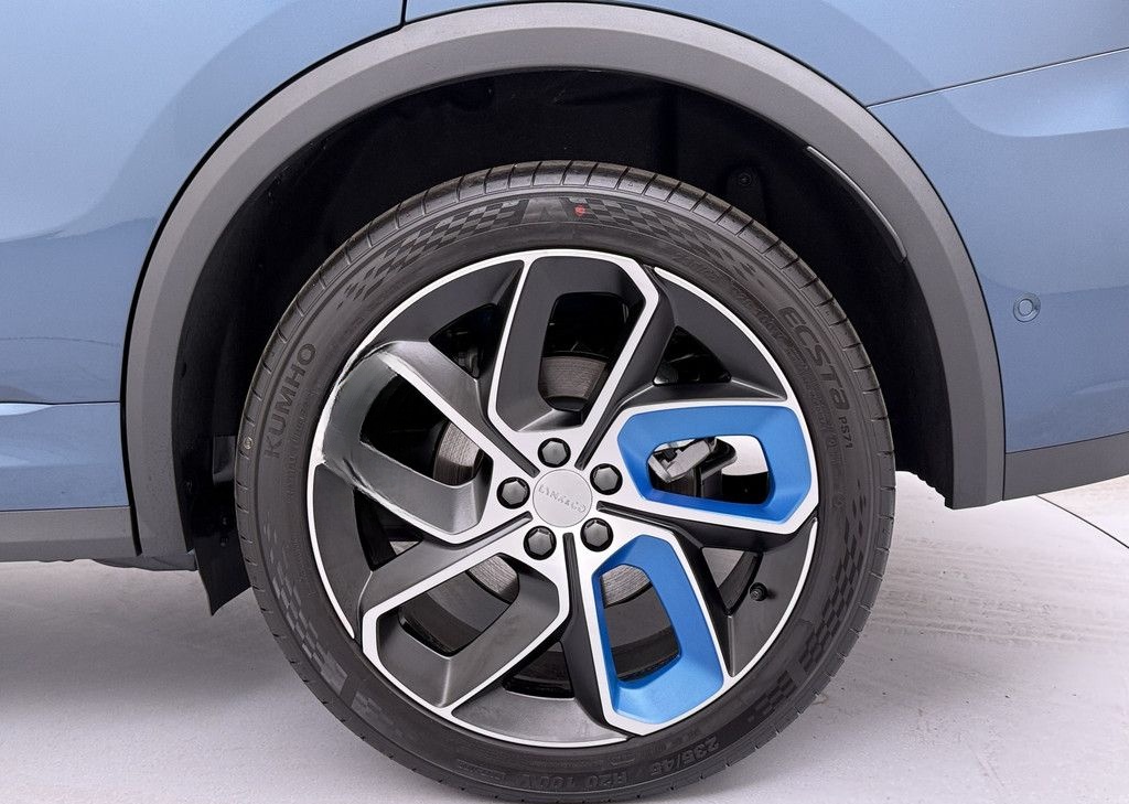 Lynk&Co 01 1.5 TD PHEV KAMERA NAVI W-LAN ACC LED PANO foto 10