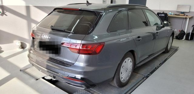 Audi A4 Avant S line 35 TDI S tronic foto 3