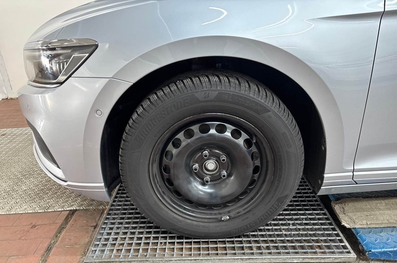 Volkswagen Passat Variant 2.0 TDI Business Matrix AHK foto 12