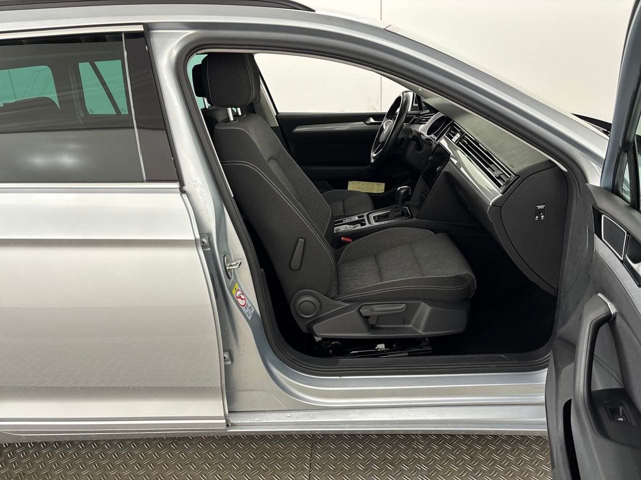 Volkswagen Passat Variant 2.0 TDI Business Matrix AHK foto 9