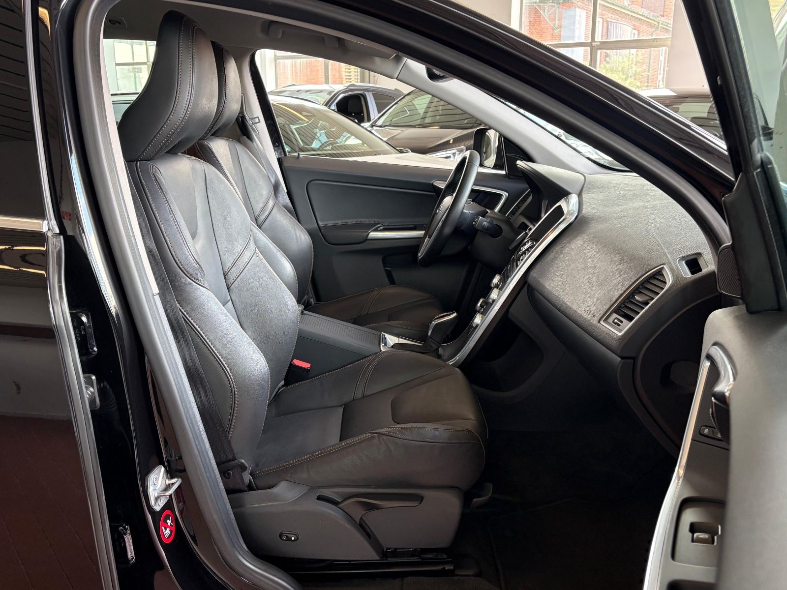 Volvo XC 60D4 Summum-Navi-Leder-Automatik-Xenon-AHK foto 12