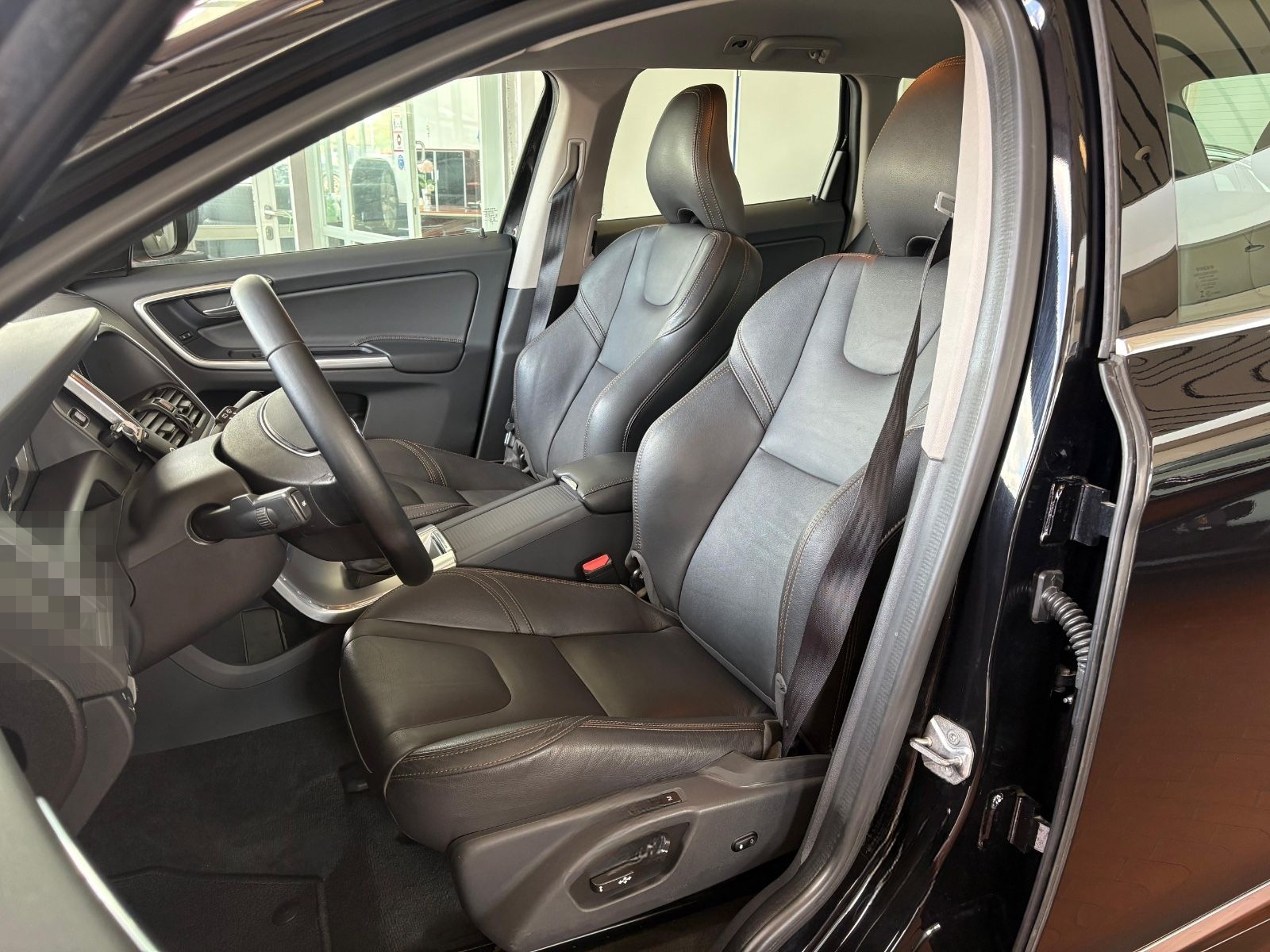 Volvo XC 60D4 Summum-Navi-Leder-Automatik-Xenon-AHK foto 10