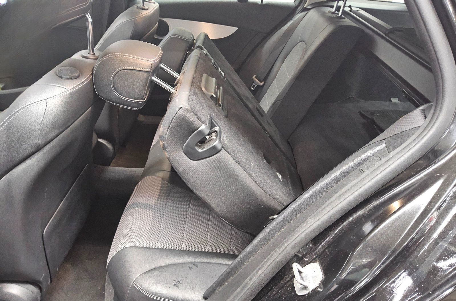 Mercedes-Benz C 200 T d Avantgarde Navi Multibeam Pano RFK foto 12