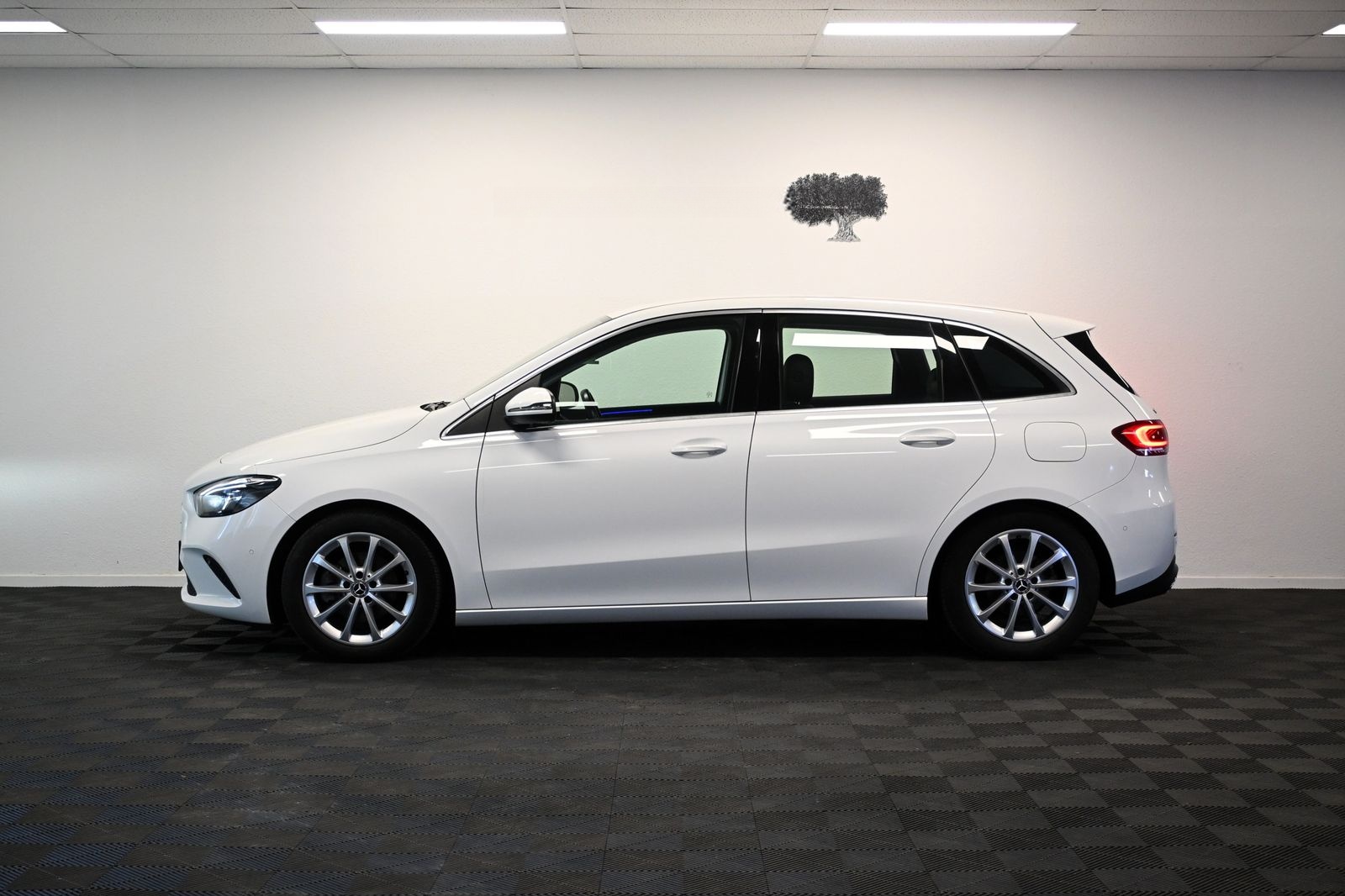 Mercedes-Benz B 180 *KAMERA *AHK *LED *SHZ *MBUX *AMBIENTE foto 7