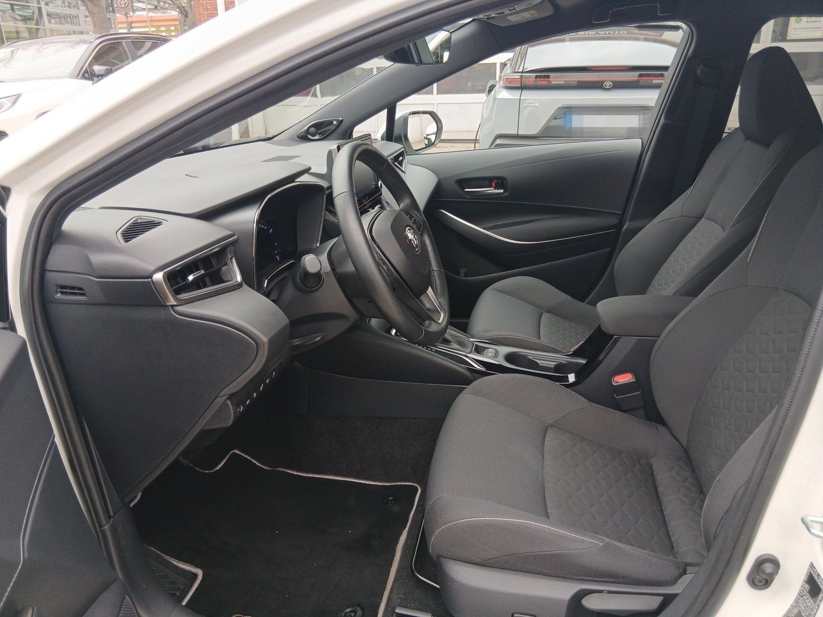 Toyota Corolla  Hybrid Club foto 9