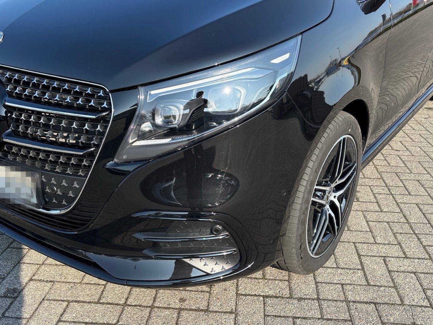 Mercedes-Benz V 300d Avantgarde 4x4 extralang AMG AIRMATIC 360 foto 7