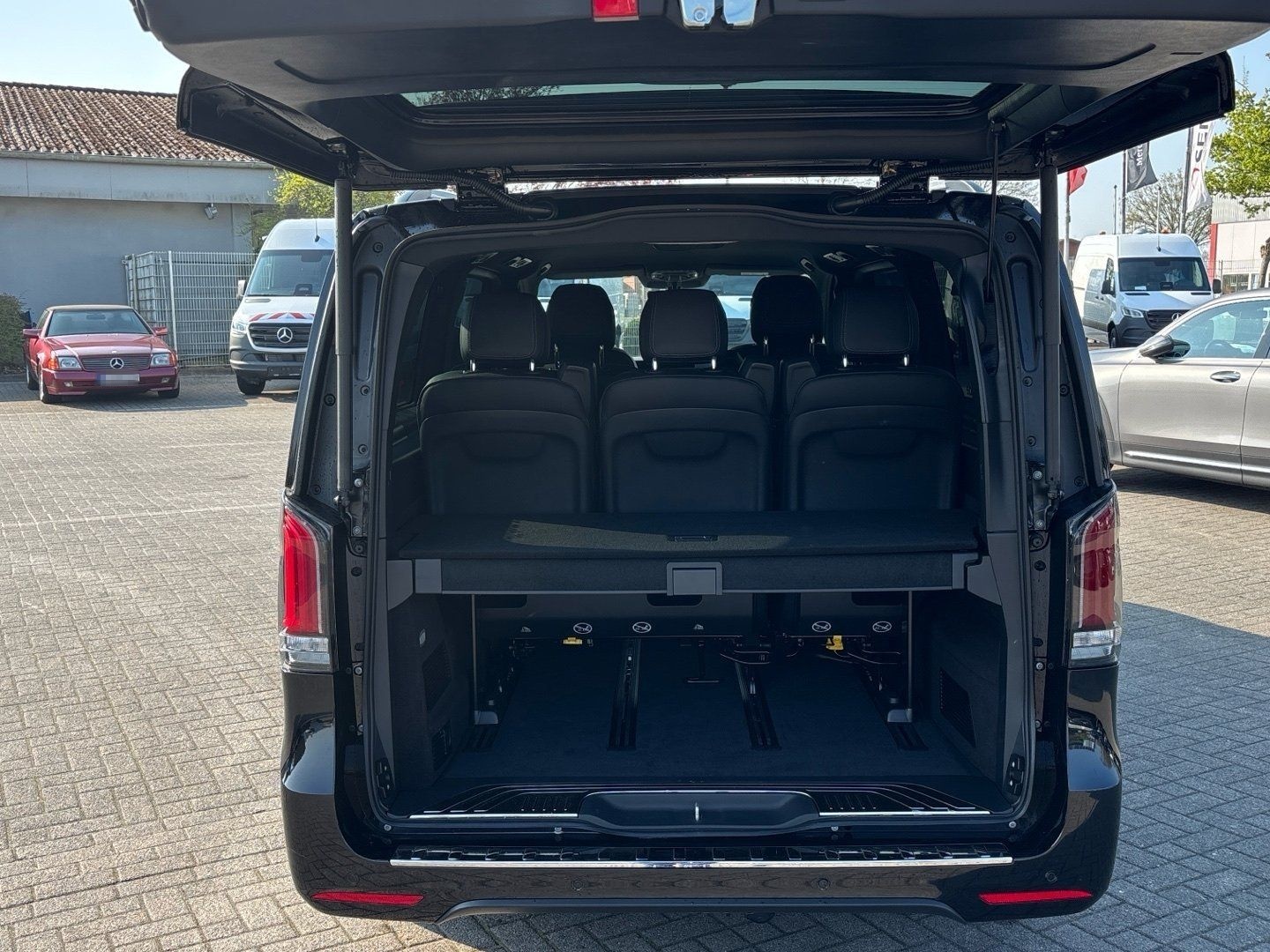 Mercedes-Benz V 300d Avantgarde 4x4 extralang AMG AIRMATIC 360 foto 16