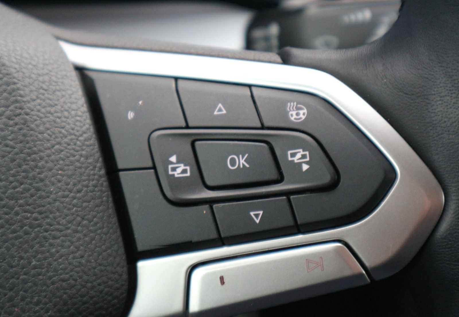 Volkswagen Golf VIII 2,0 TDI Active +LED+Navi+Parkassist foto 14