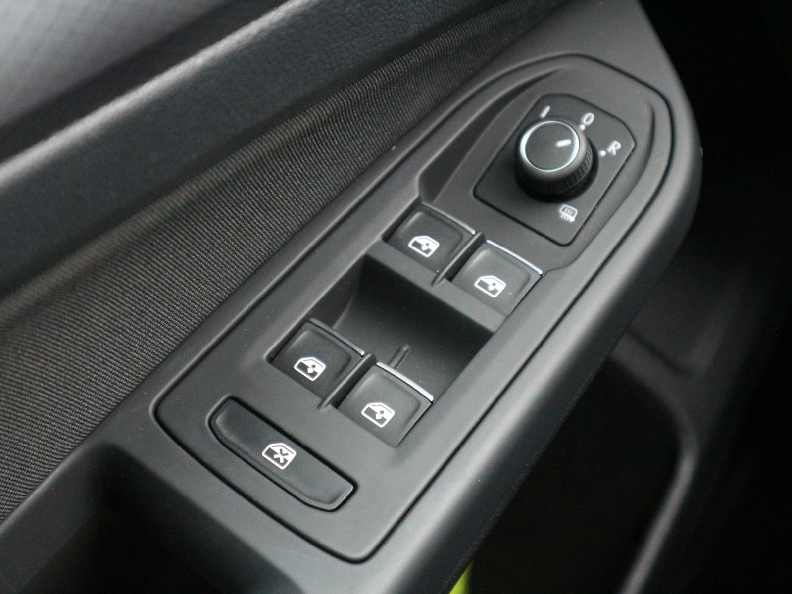 Volkswagen Golf VIII 2,0 TDI Active +LED+Navi+Parkassist foto 23