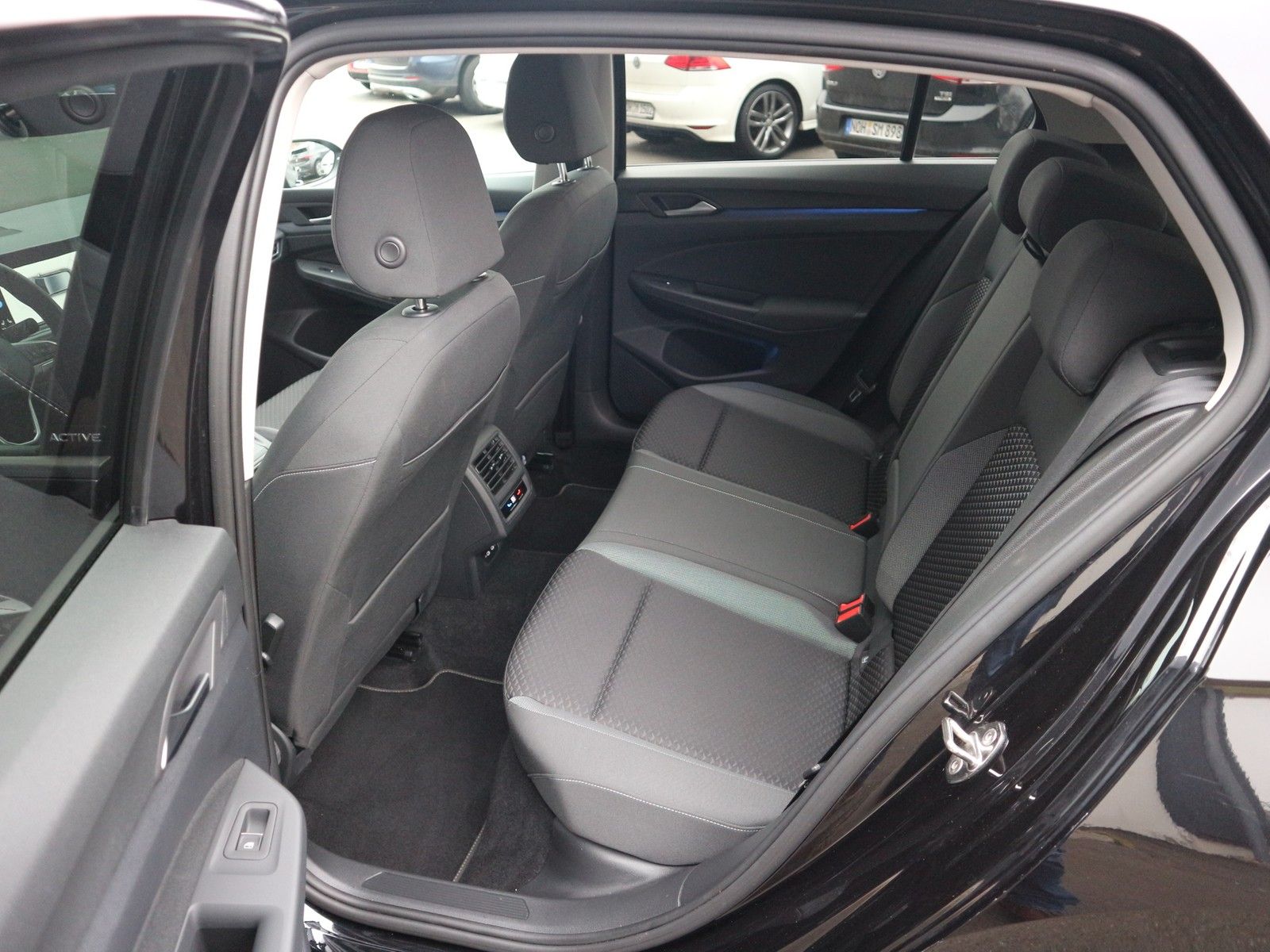 Volkswagen Golf VIII 2,0 TDI Active +LED+Navi+Parkassist foto 8