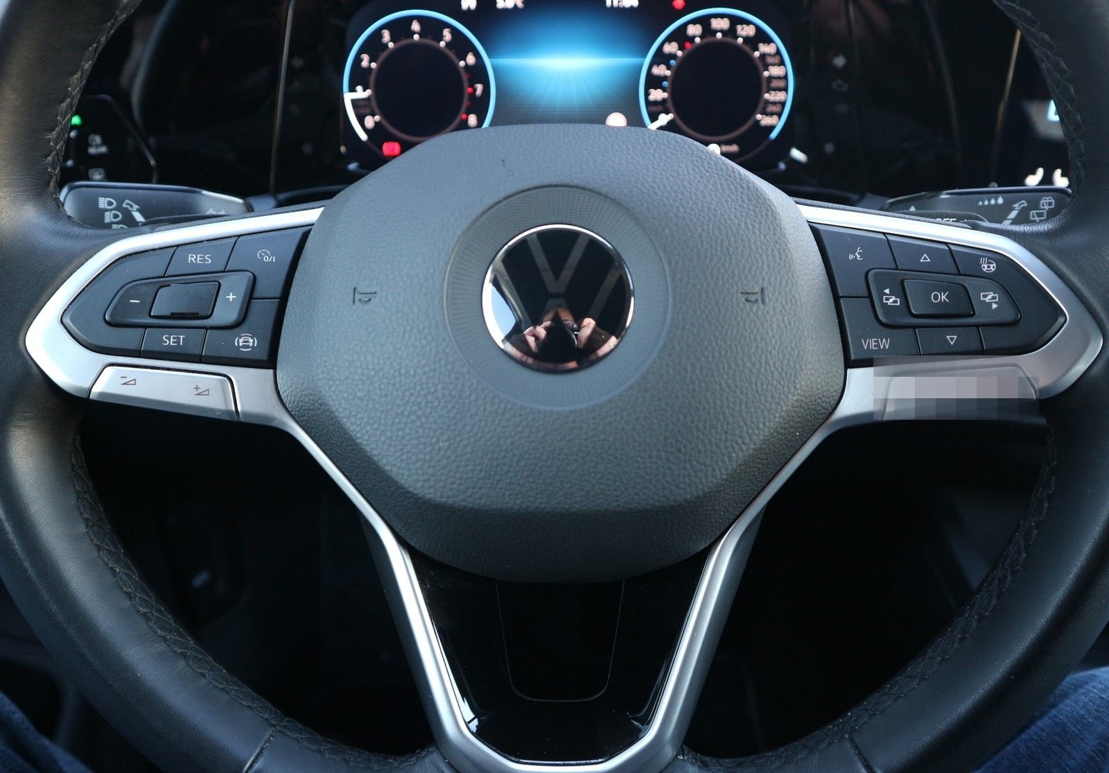 Volkswagen Golf VIII 1,0 eTSI DSG Life /NAV/KAM/ACC foto 11