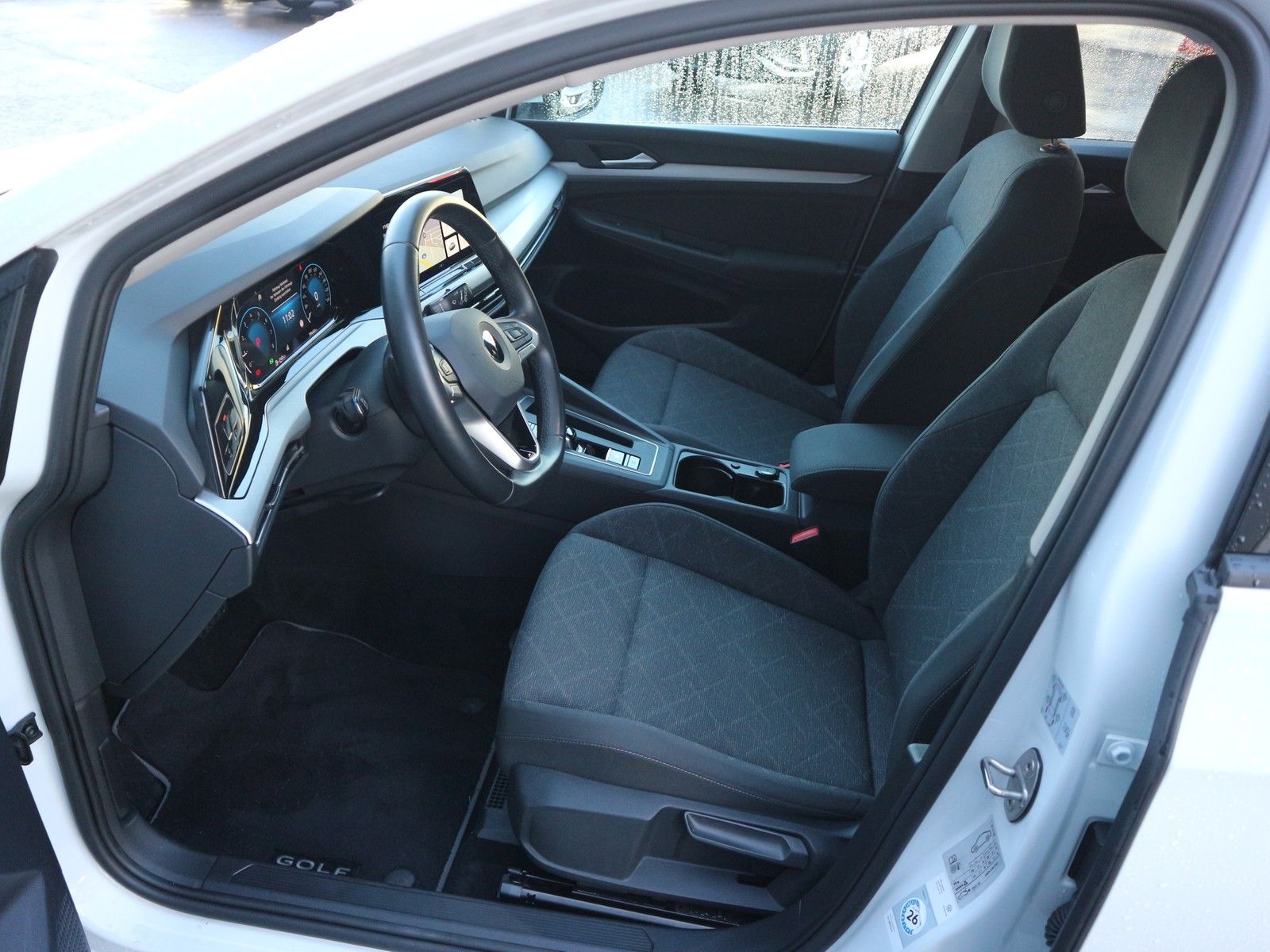 Volkswagen Golf VIII 1,0 eTSI DSG Life /NAV/KAM/ACC foto 9