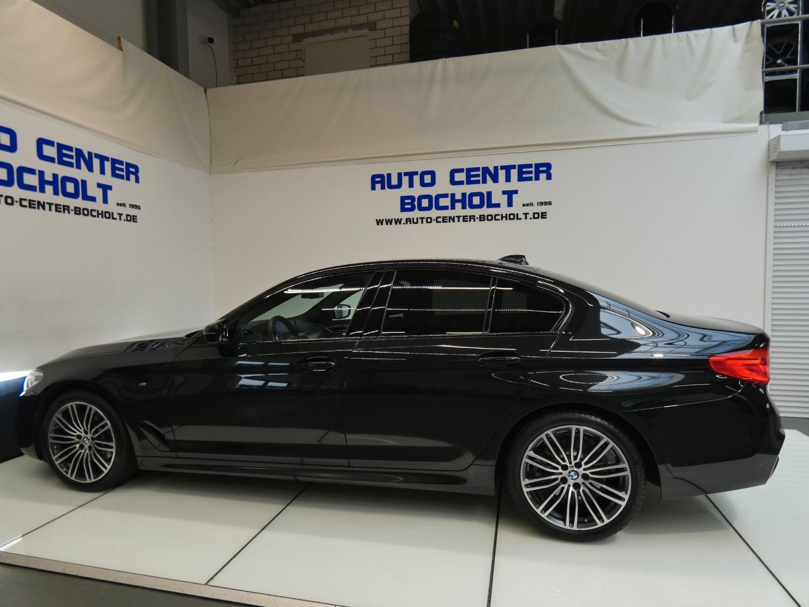 BMW 520 d xDrive M Sportpaket*Leder*HEAD*RFK*DAB*HiF foto 16