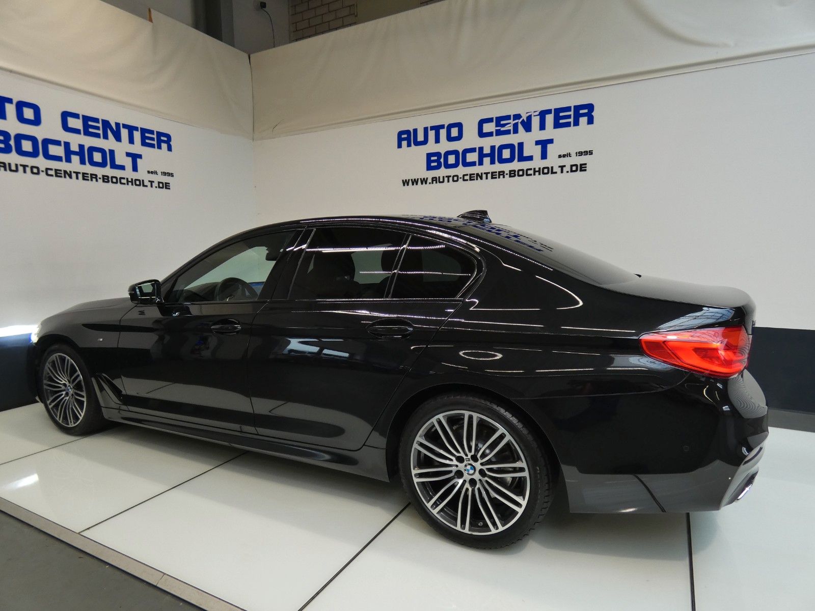 BMW 520 d xDrive M Sportpaket*Leder*HEAD*RFK*DAB*HiF foto 17