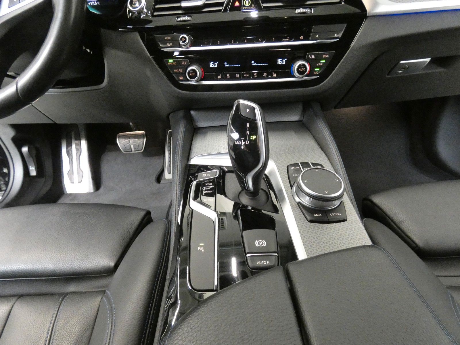 BMW 520 d xDrive M Sportpaket*Leder*HEAD*RFK*DAB*HiF foto 19