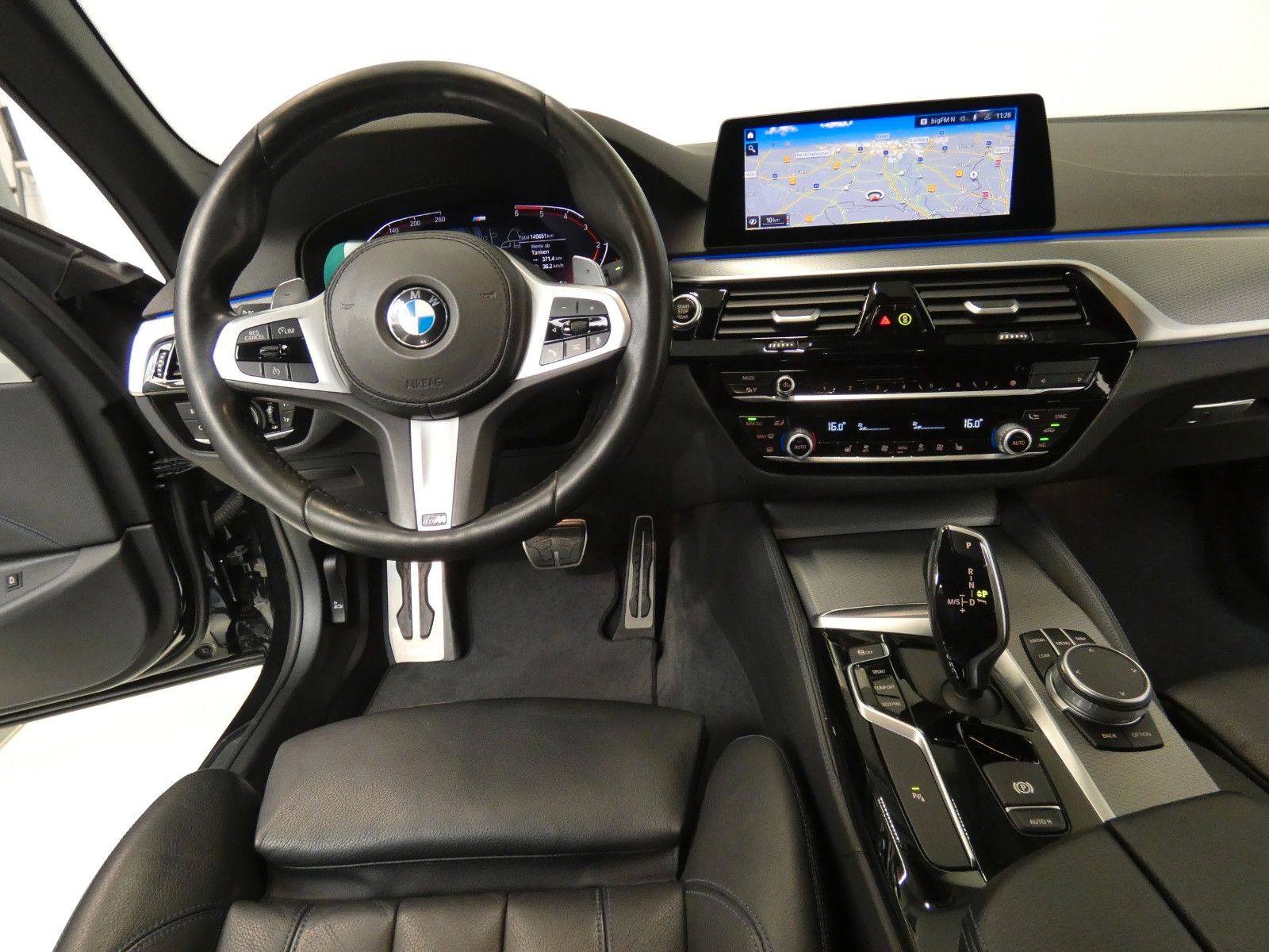 BMW 520 d xDrive M Sportpaket*Leder*HEAD*RFK*DAB*HiF foto 20