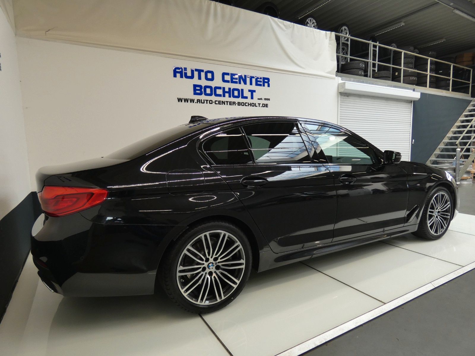 BMW 520 d xDrive M Sportpaket*Leder*HEAD*RFK*DAB*HiF foto 9