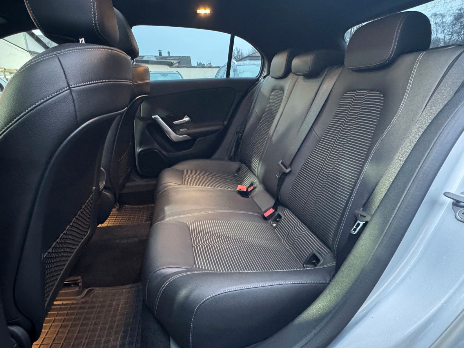 Mercedes-Benz A 250 Lim. Progressive*Pano*MBUX*LED*Ambiente* foto 21