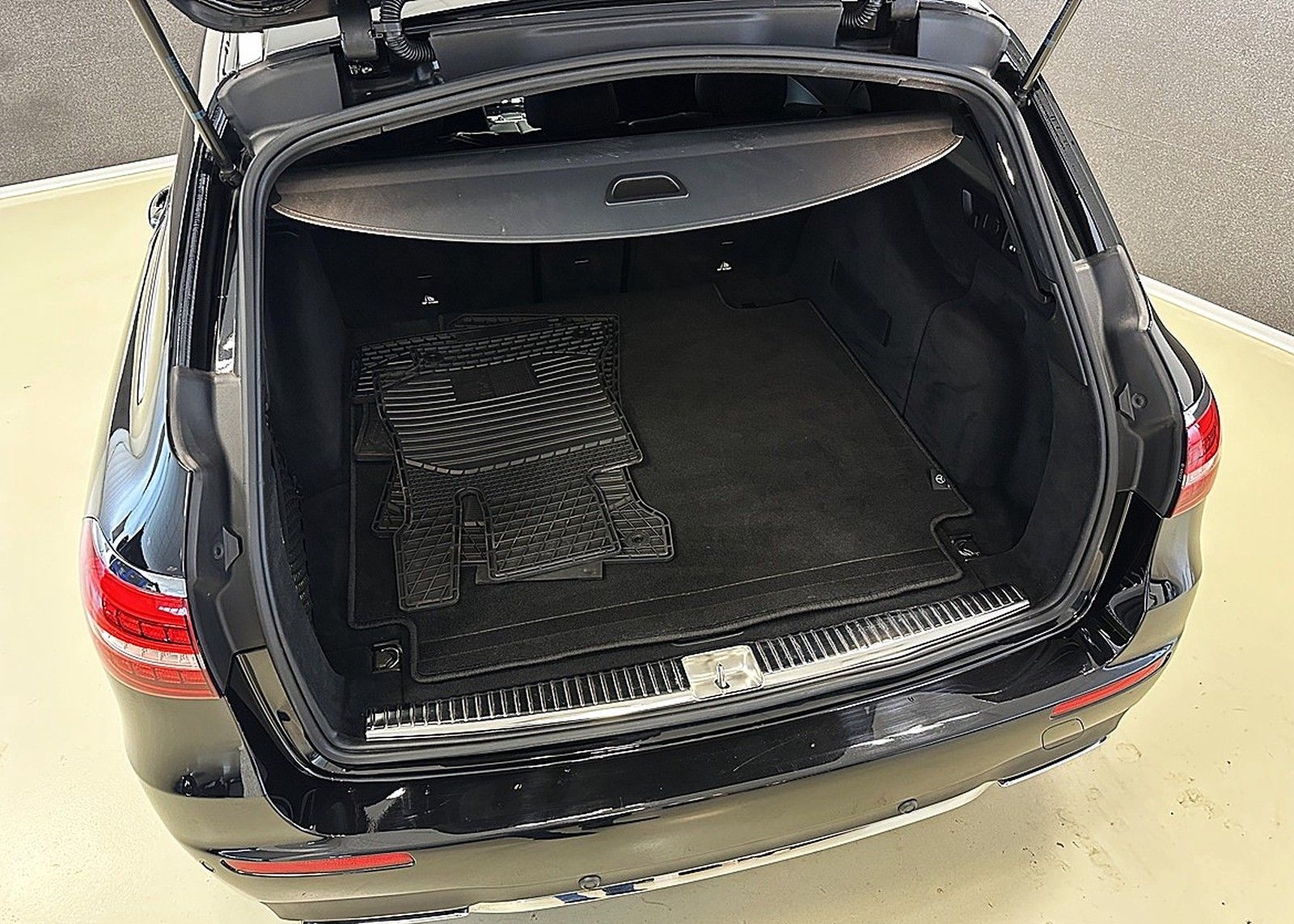 Mercedes-Benz E 300 d 4M T AMG-Line AHK Burmester LED Widescre foto 21