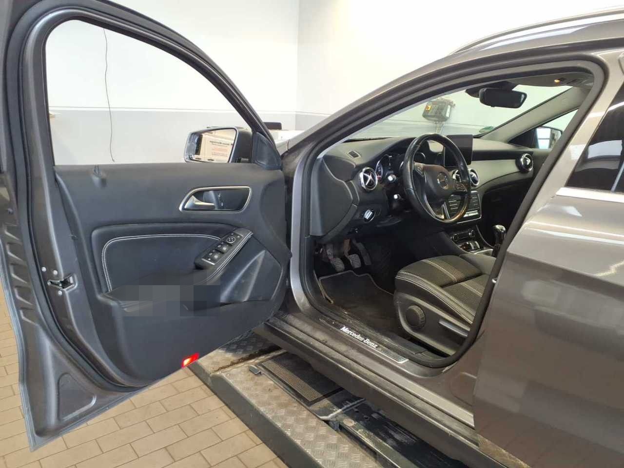 Mercedes-Benz GLA 180 Urban +AHK+KAMERA+LED+BUSINESS+ASSISTS+ foto 3
