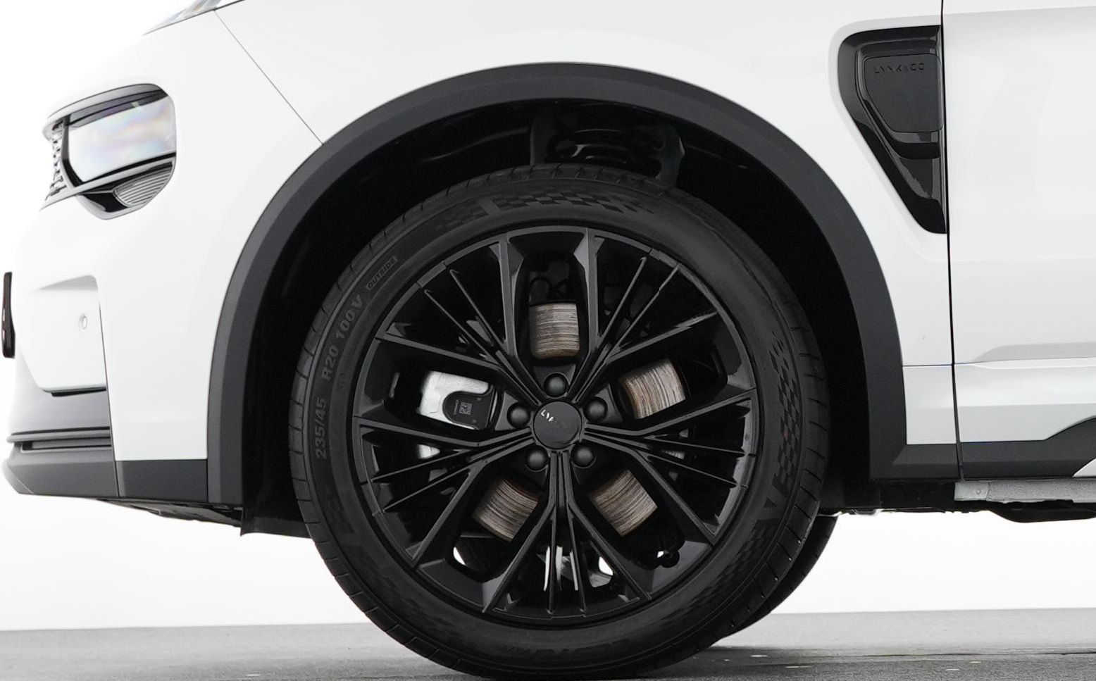 Lynk&Co Lynk & Co 01 More Plug-in Hybrid 20"+PANO+360° foto 17