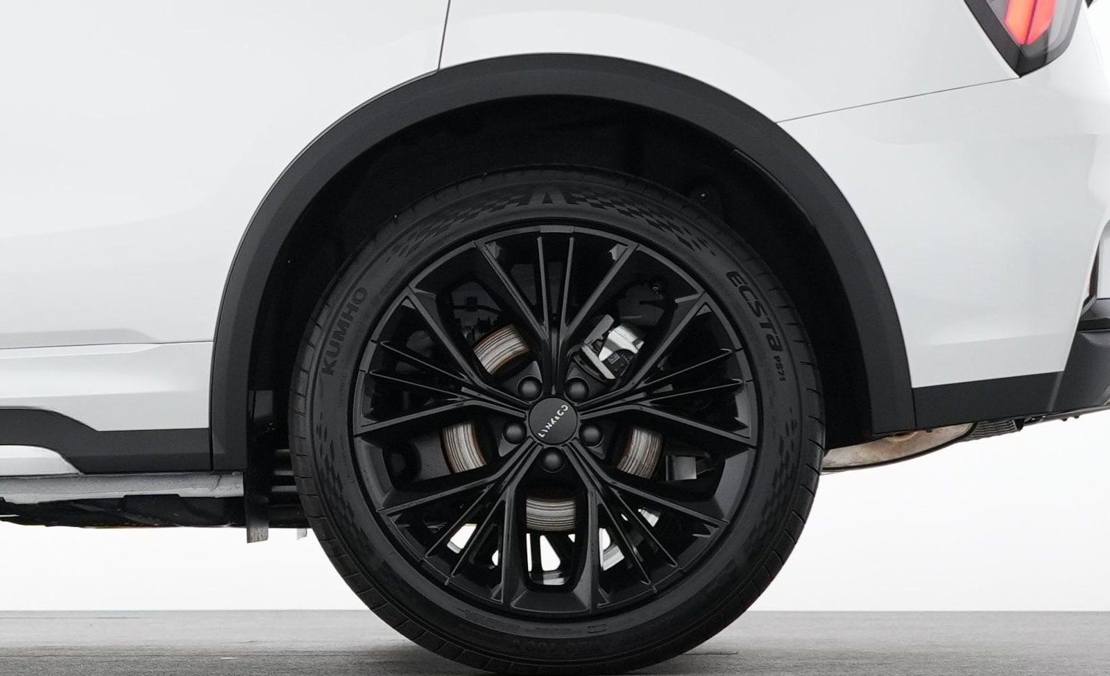 Lynk&Co Lynk & Co 01 More Plug-in Hybrid 20"+PANO+360° foto 18