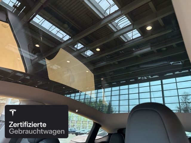 Tesla Model Y Rear-Wheel Drive foto 18