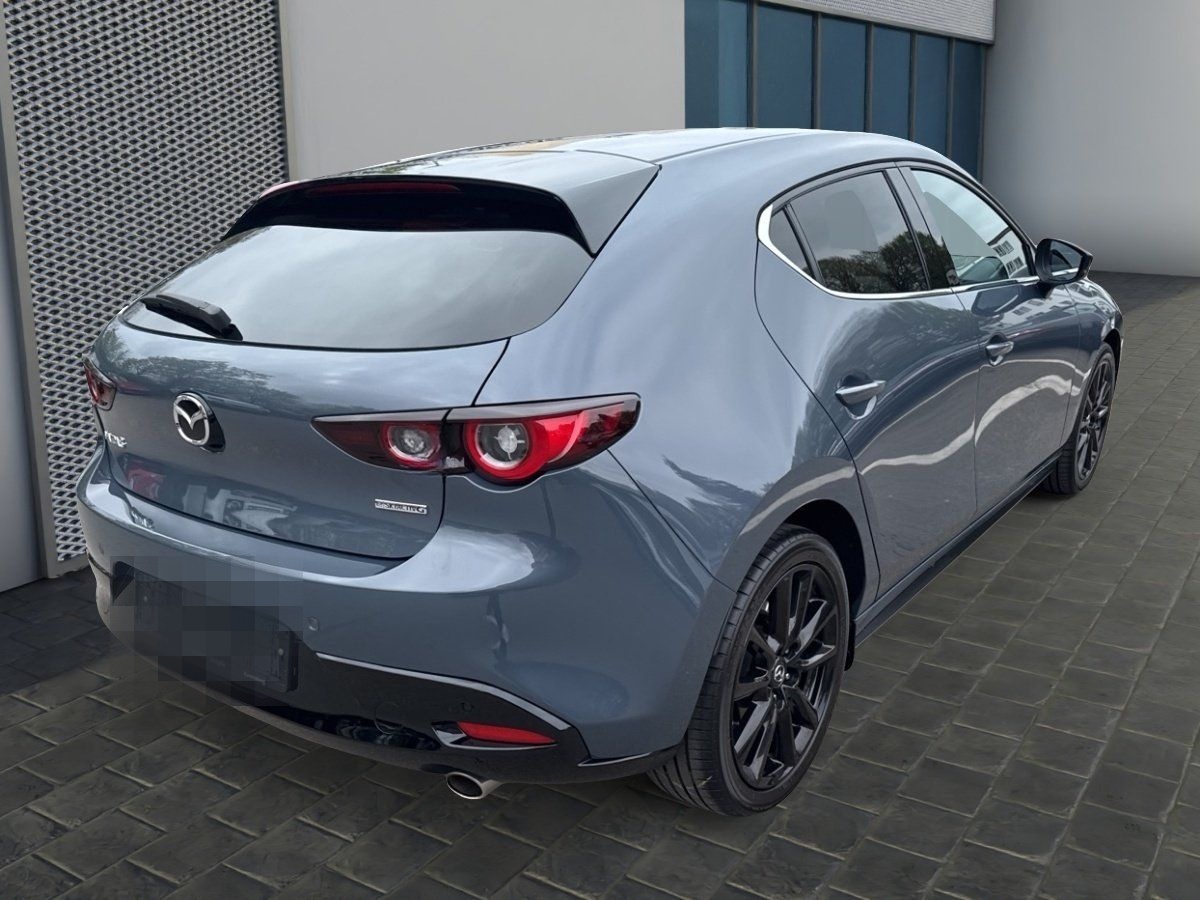 Mazda 3 SKYACTIV-G 2.0 150PS M Hybrid AL-HOMURA foto 3