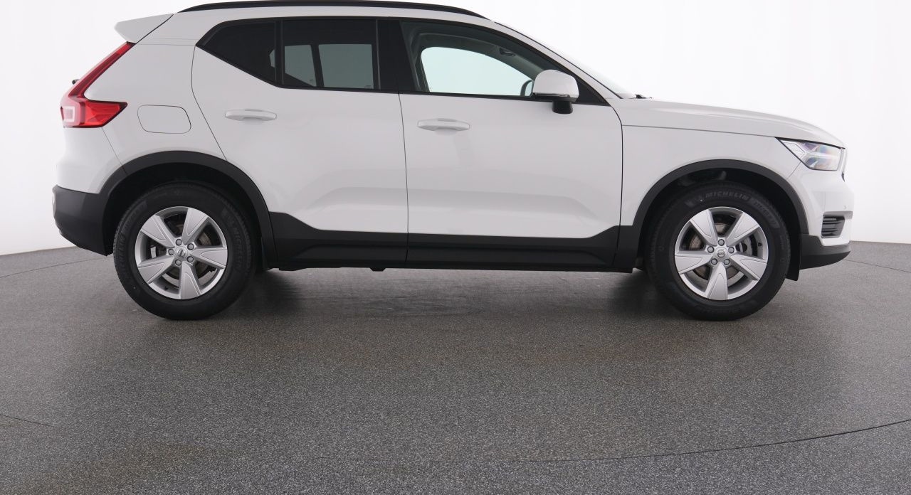 Volvo XC40 T2 Momentum Core NAVI+DAB+LED+LM17+ON CALL foto 12