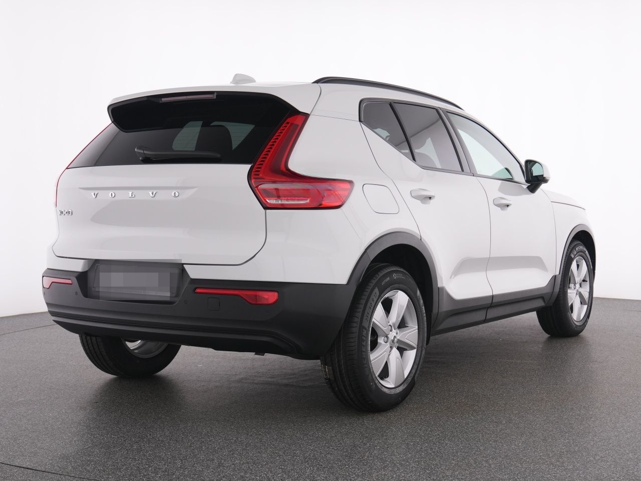 Volvo XC40 T2 Momentum Core NAVI+DAB+LED+LM17+ON CALL foto 3