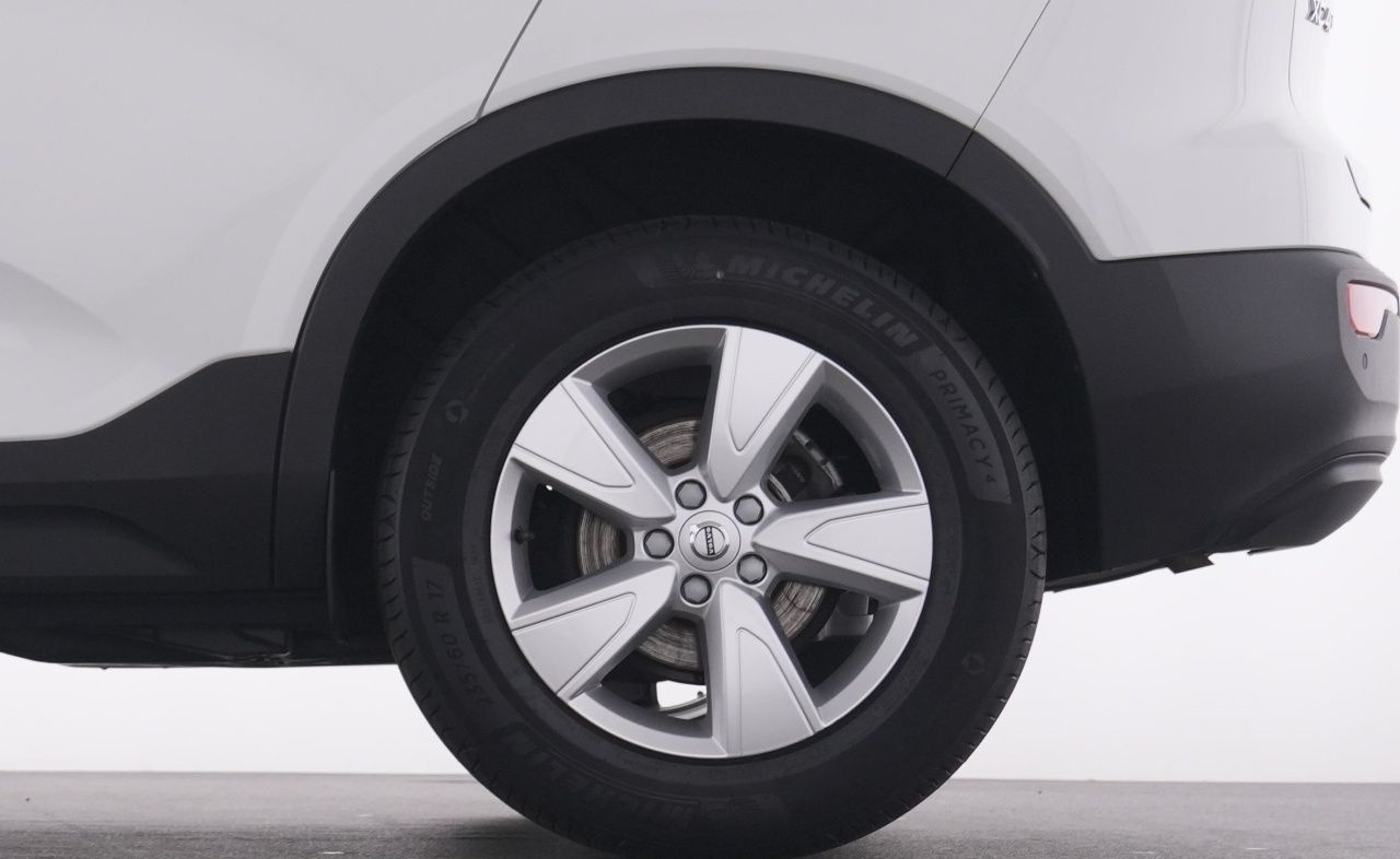 Volvo XC40 T2 Momentum Core NAVI+DAB+LED+LM17+ON CALL foto 21