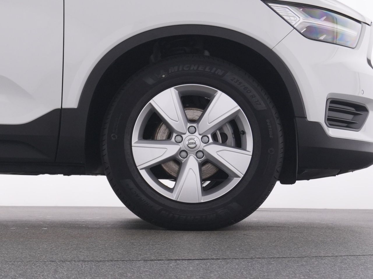 Volvo XC40 T2 Momentum Core NAVI+DAB+LED+LM17+ON CALL foto 22