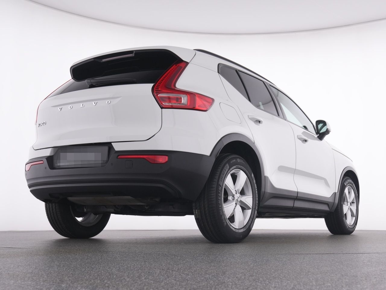 Volvo XC40 T2 Momentum Core NAVI+DAB+LED+LM17+ON CALL foto 8