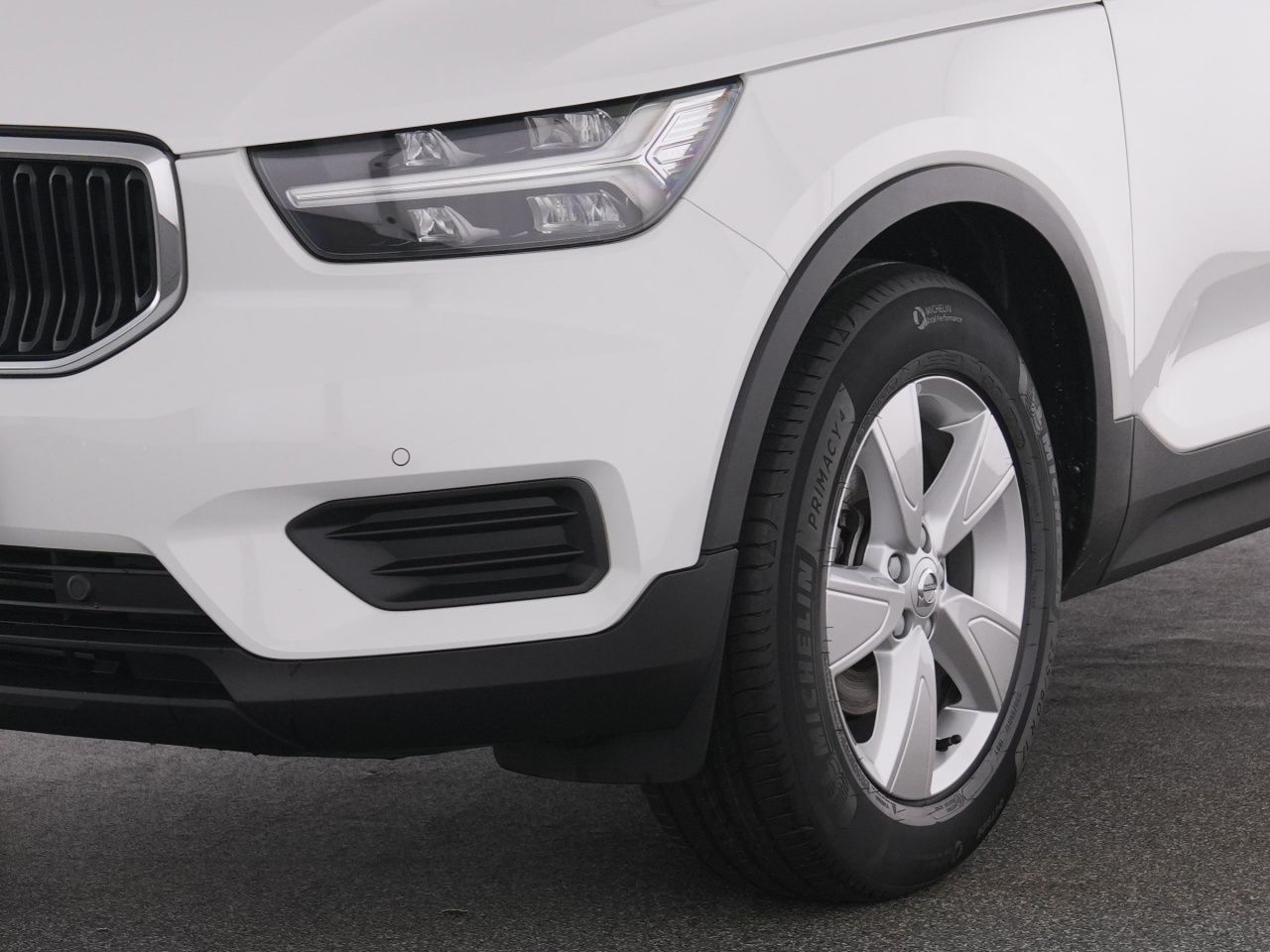 Volvo XC40 T2 Momentum Core NAVI+DAB+LED+LM17+ON CALL foto 9