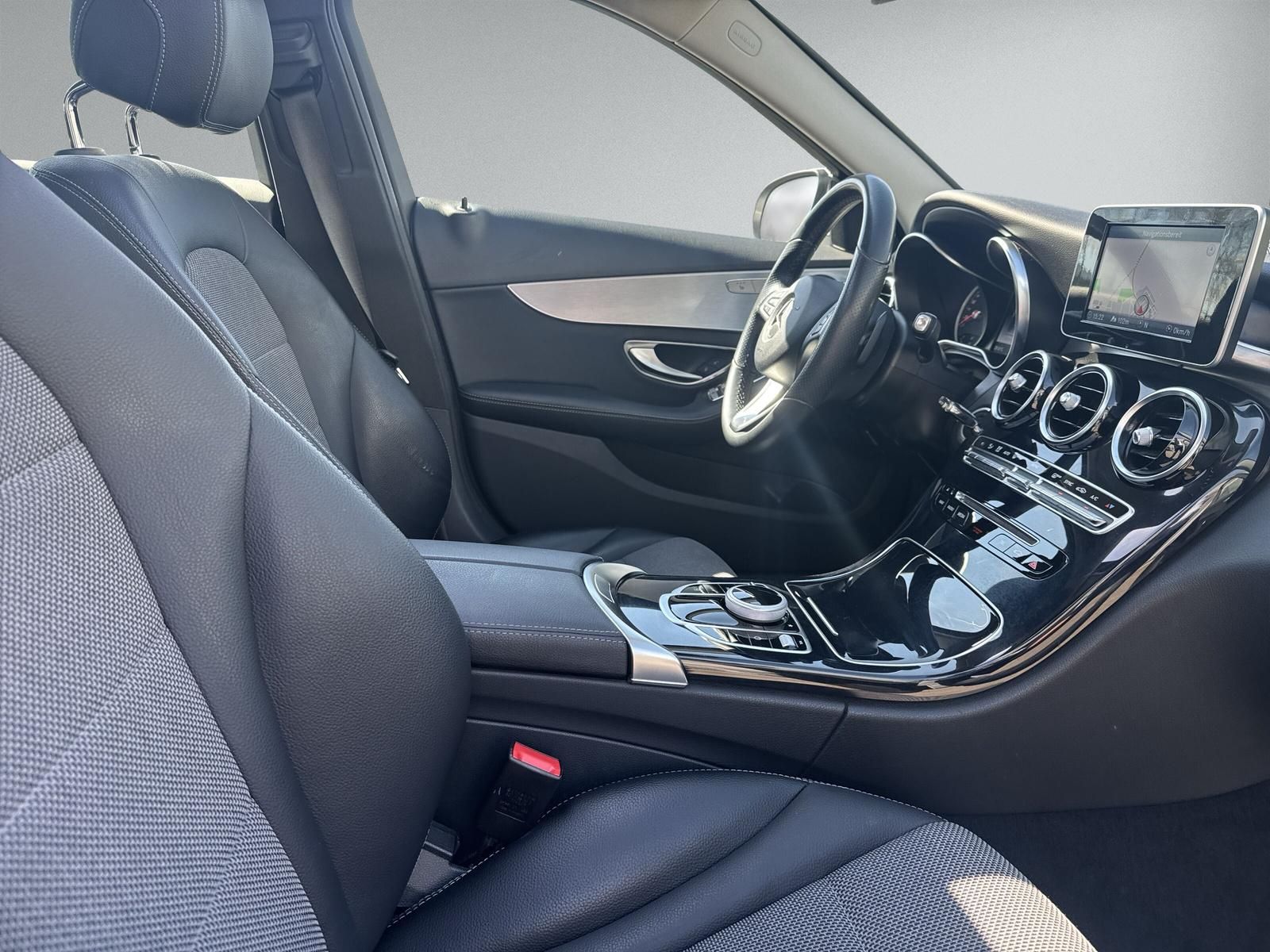 Mercedes-Benz C 250 T CGI Avantgarde PANO LED Park-Paket foto 15