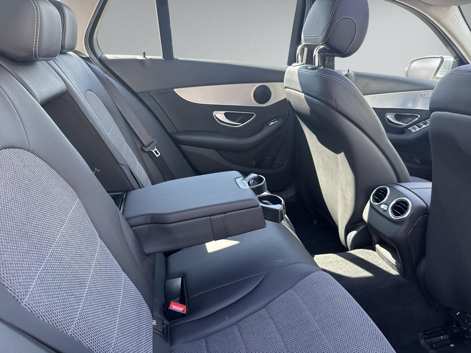 Mercedes-Benz C 250 T CGI Avantgarde PANO LED Park-Paket foto 17