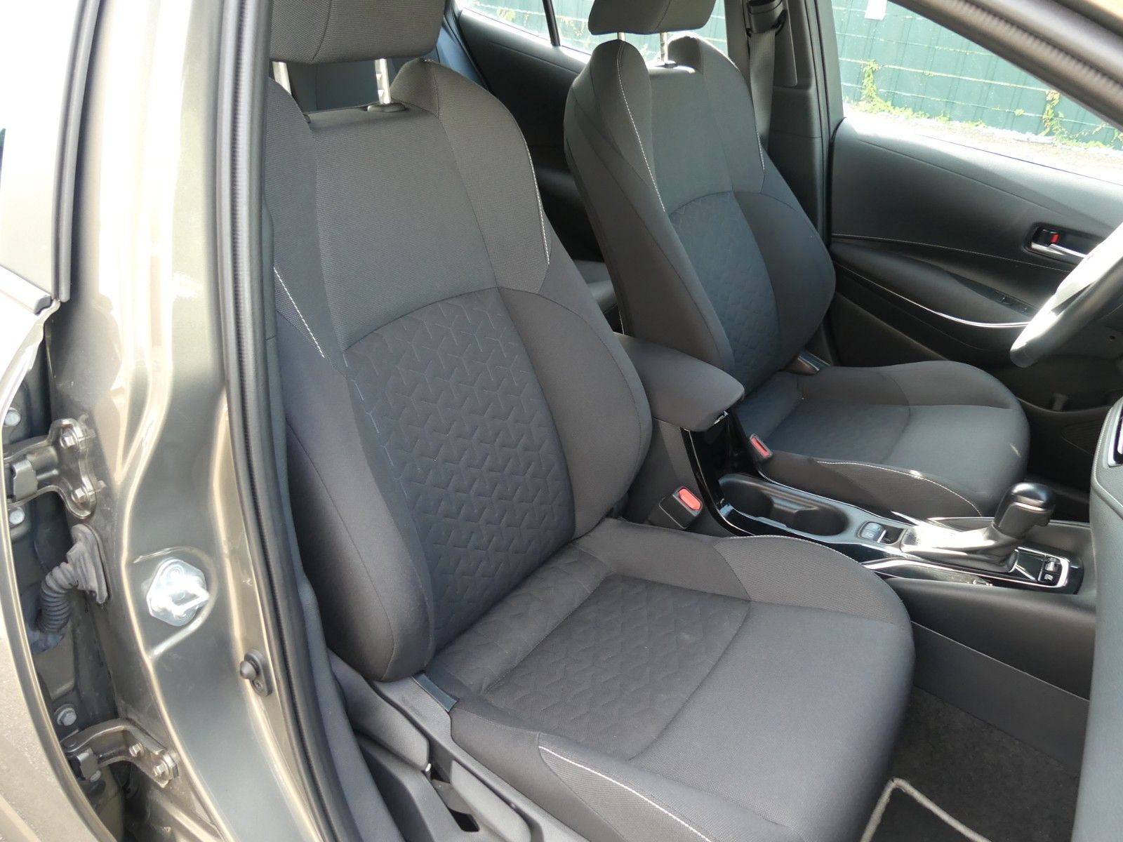 Toyota Corolla 1.8 HYBRID  ACTIVE Automatik foto 17