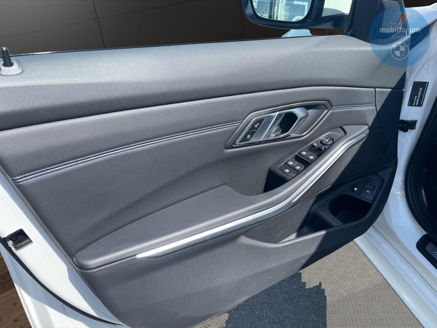 BMW 330 e xDrive M-Sport Panorama 360Kamera LenkradH foto 18