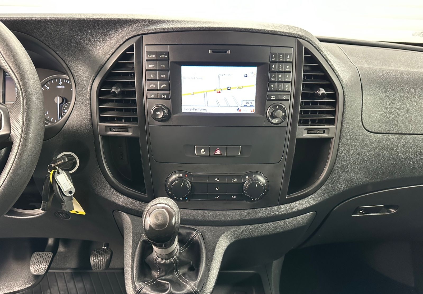 Mercedes-Benz Vito Kasten 114 CDi  RWD EXTRALANG Regalsystem foto 25