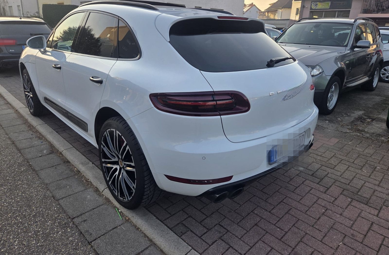 Porsche Macan Turbo foto 6