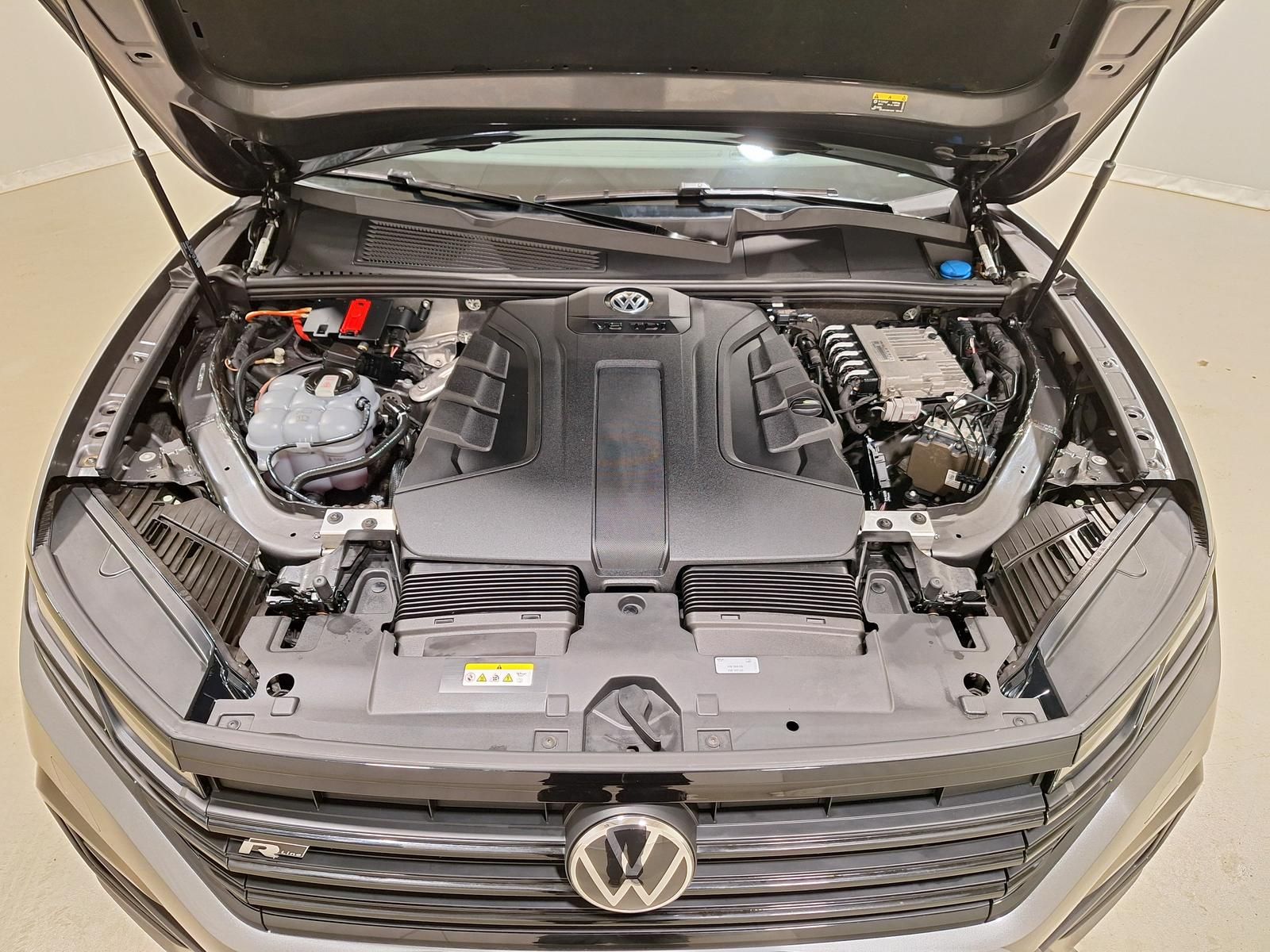 Volkswagen Touareg 3.0 V6 4M R-LINE AHK|PANO|LUFT|INNOVISIO foto 15