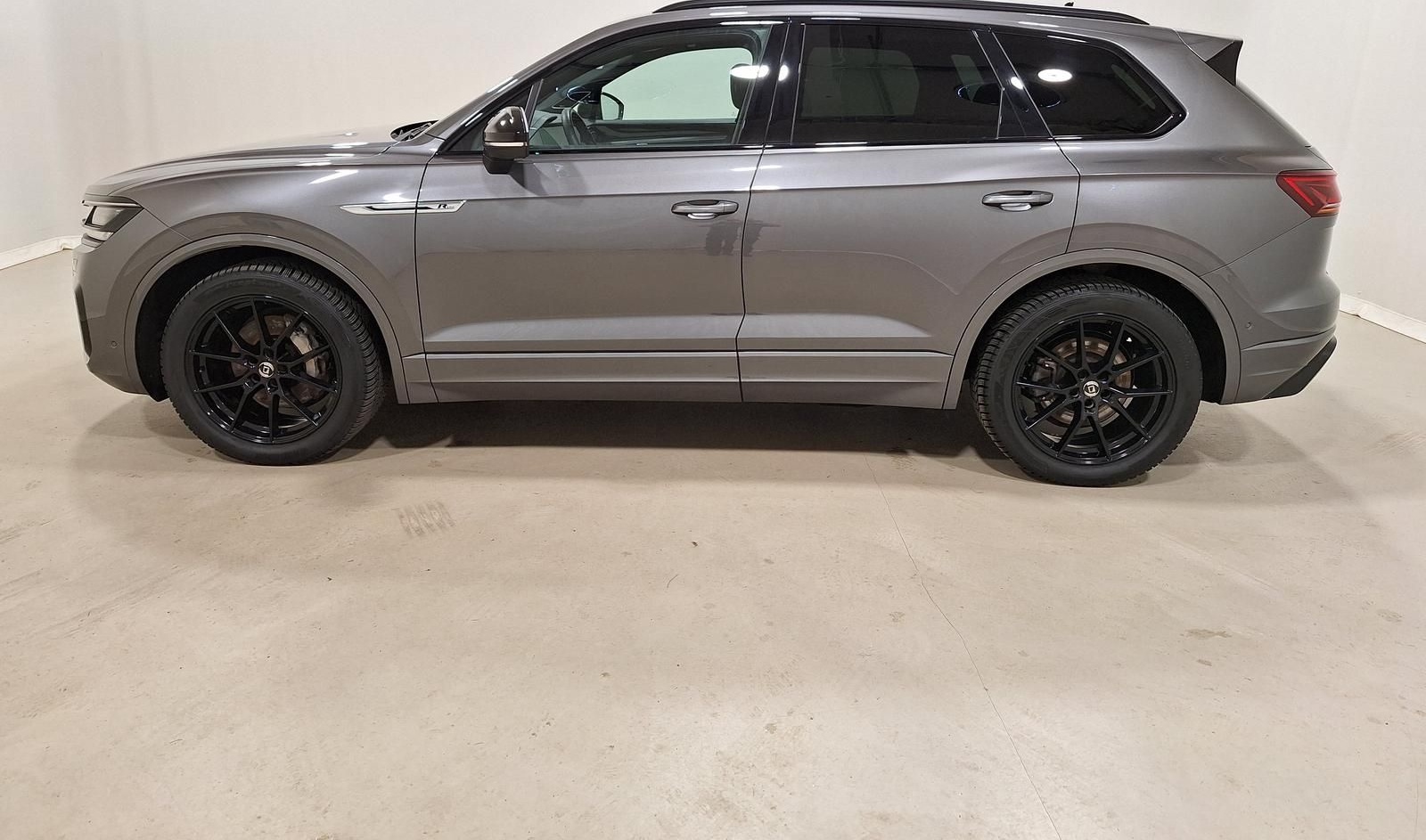 Volkswagen Touareg 3.0 V6 4M R-LINE AHK|PANO|LUFT|INNOVISIO foto 3