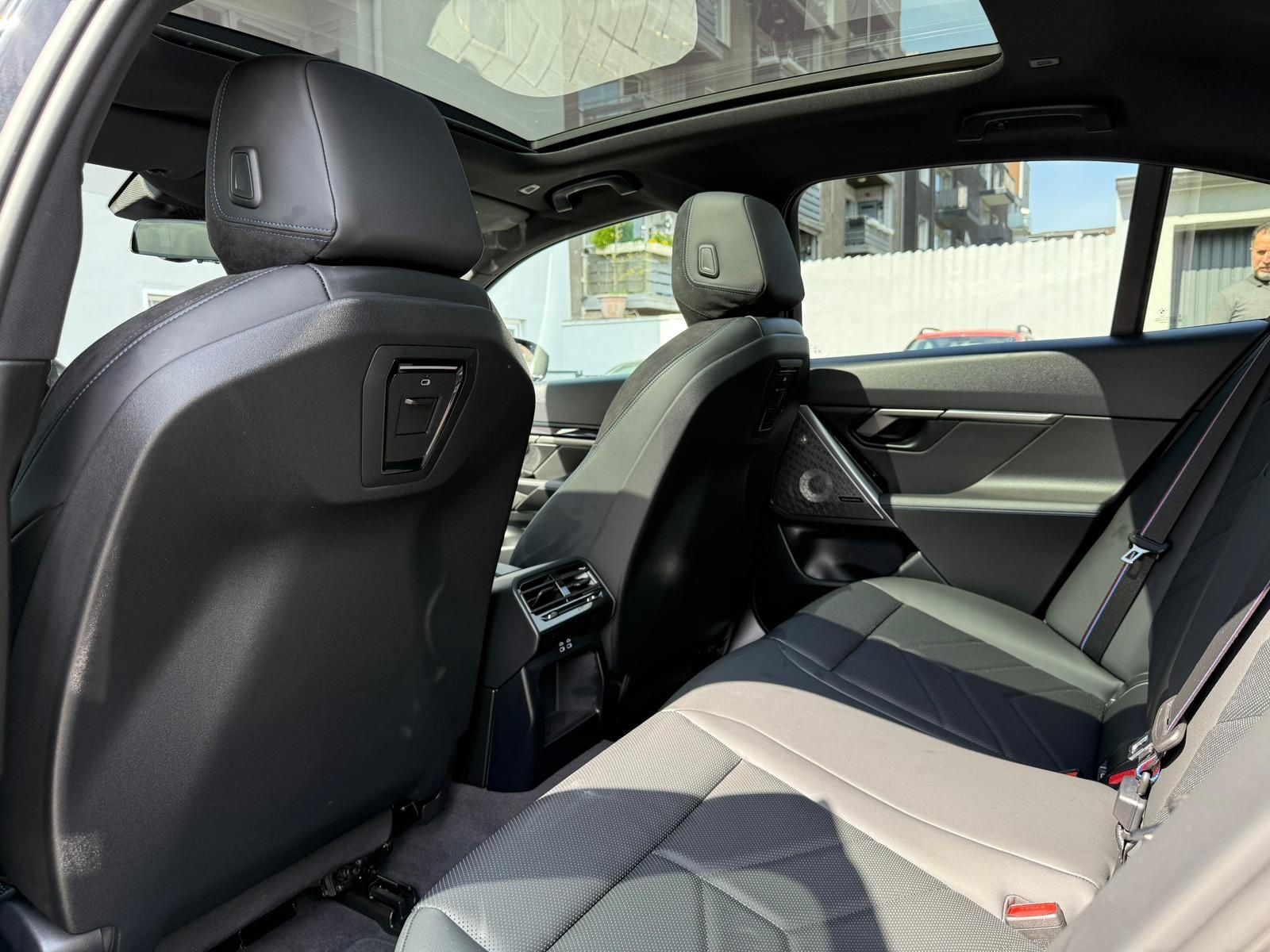 BMW 520d xDrive/PANO/HUD/AHK/Bowers&Wilkins/21"Indiv foto 16