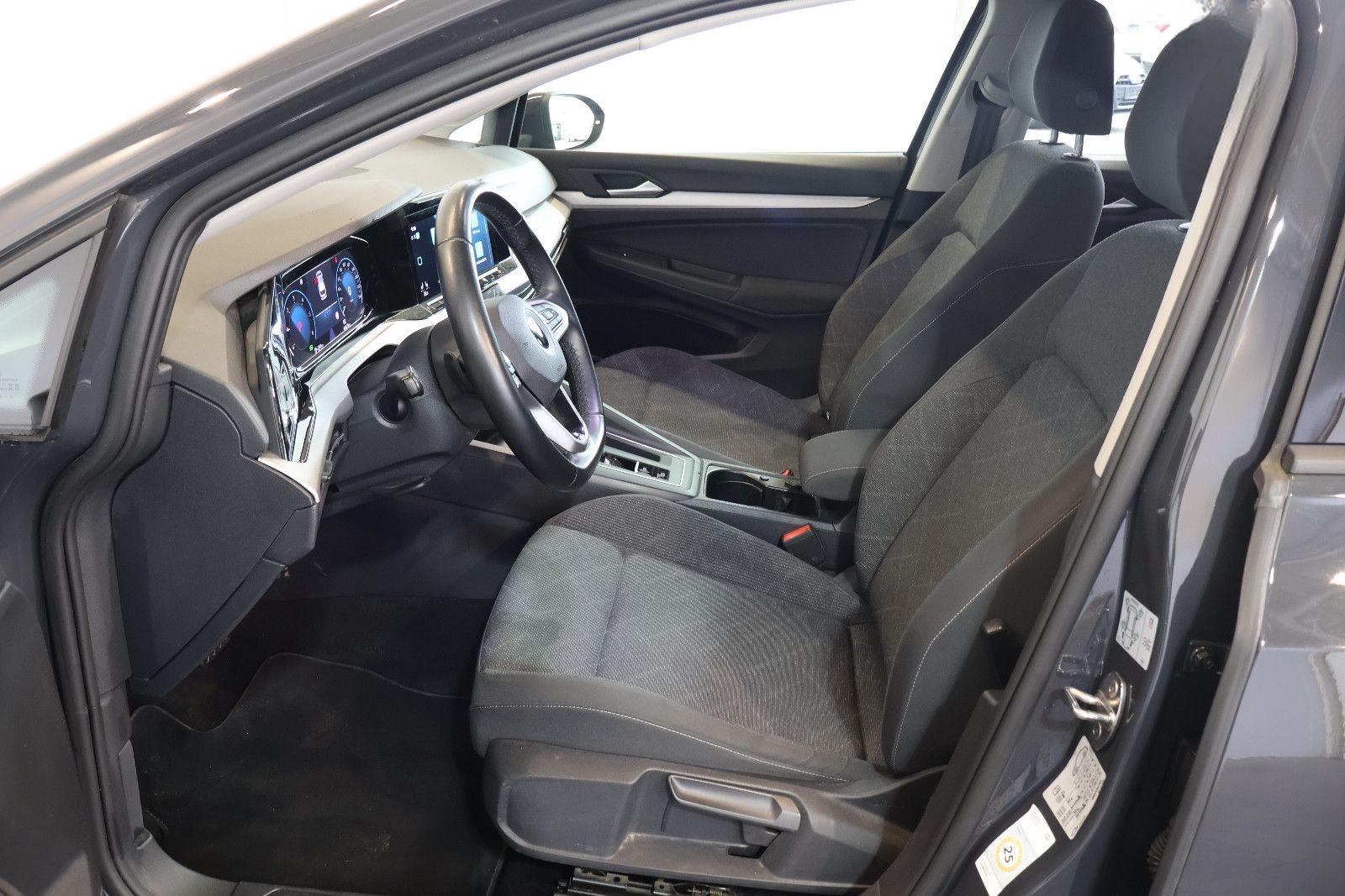 Volkswagen Golf VIII 2.0 TDI Life AID+ACC+LED+AMBIENT+AHK foto 10