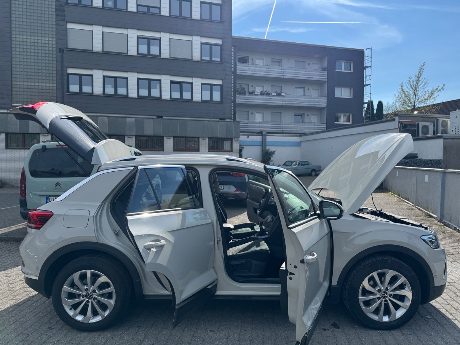 Volkswagen T-Roc Style Leder Navi AHK PDC LED Digitaltacho foto 11