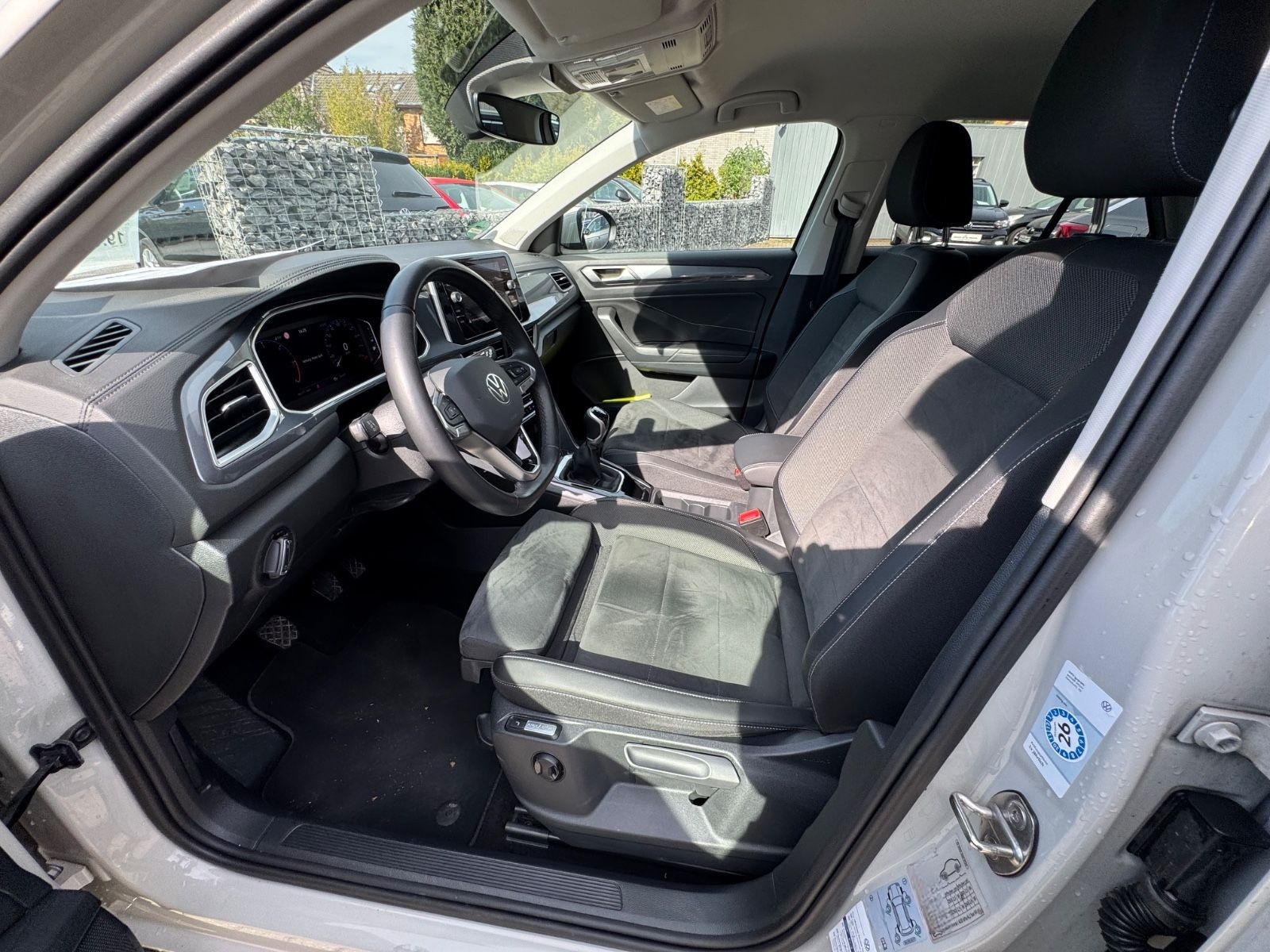 Volkswagen T-Roc Style Leder Navi AHK PDC LED Digitaltacho foto 13